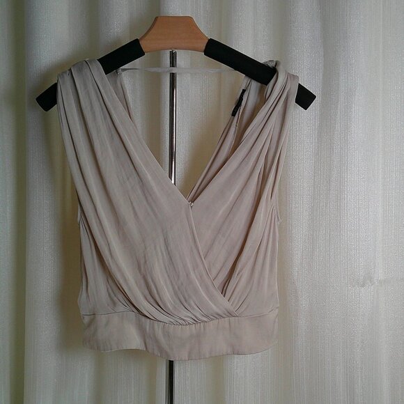 Dynamite Pleated Champagne Sleeveless Blouse in size S - Picture 1 of 3